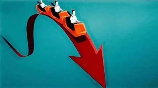 比特币价格暴跌31%，专业投资者为何选择留守？深度解析背后原因