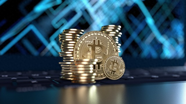 比特币交易价格暴跌：多因素所致，包括持有者抛售与宏观压力