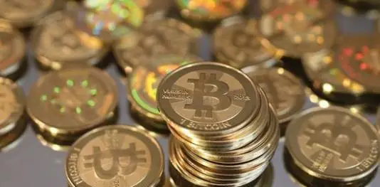 比特币：虚拟经济中的数字货币革命及其全球影响