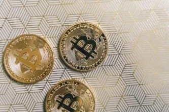 比特币爆仓是什么意思？举例说明爆仓与平仓的区别及风险