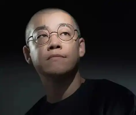 李笑来：从比特币教父到舆论风口，他的传奇人生与争议之路