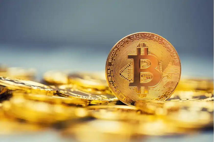 比特币价格飙升至10.666万美元创历史新高，全球9.42万人爆仓损失3.09亿美元